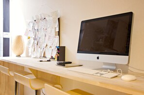 In-room business center - Kibako Nara - Hostel (Nara)