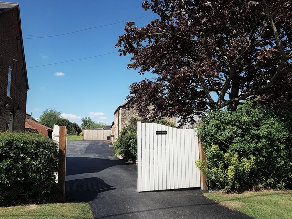 Property entrance - The Old Granary - Holiday Cottage (York)