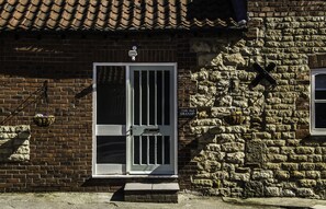 Front of property - The Old Granary - Holiday Cottage (York)