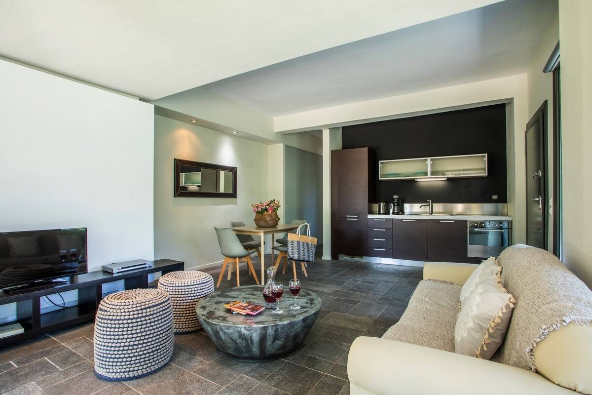 Apartment, 1 Bedroom | In-room safe, free WiFi