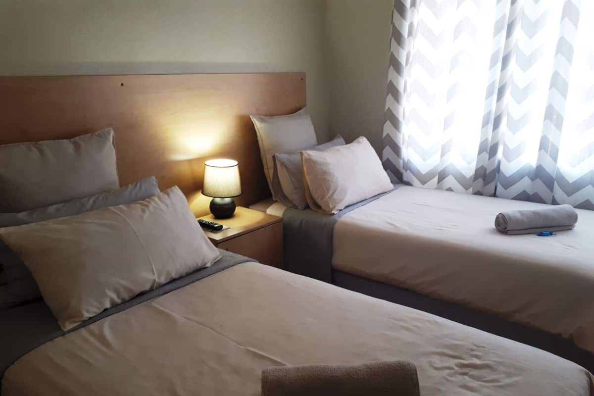 En-suite Bedroom | Minibar, brankas, Wi-Fi gratis, dan seprai linen
