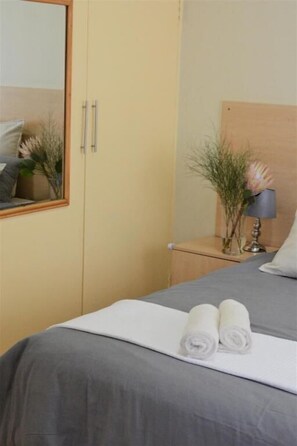 Minibar, Zimmersafe, kostenloses WLAN, Bettwäsche