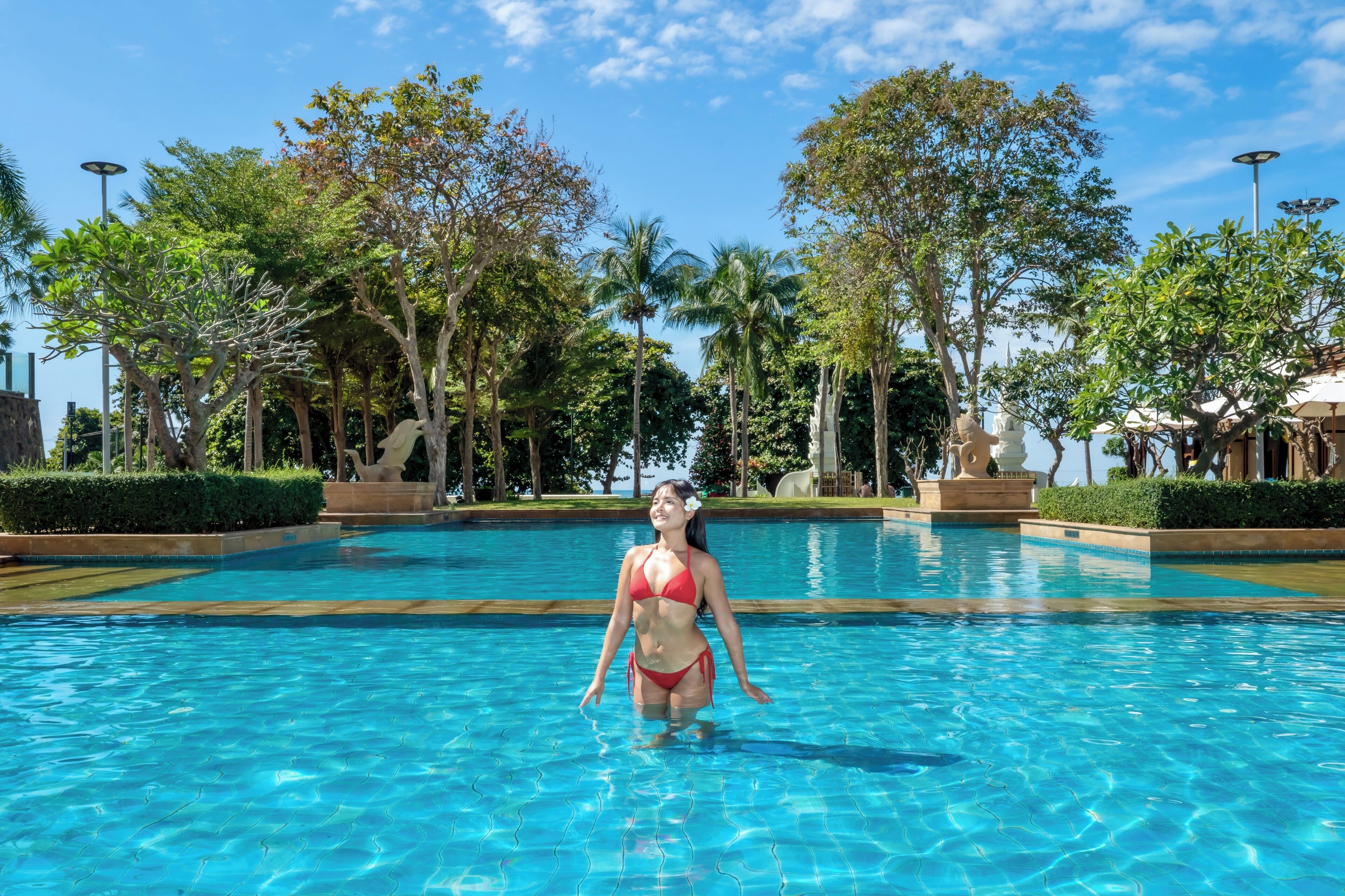 3 outdoor pools, pool umbrellas, pool loungers