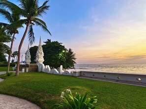 Land view from property - The Heritage Pattaya Beachfront Resort (Pattaya)