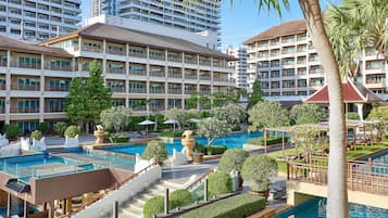 3 outdoor pools, pool umbrellas, pool loungers