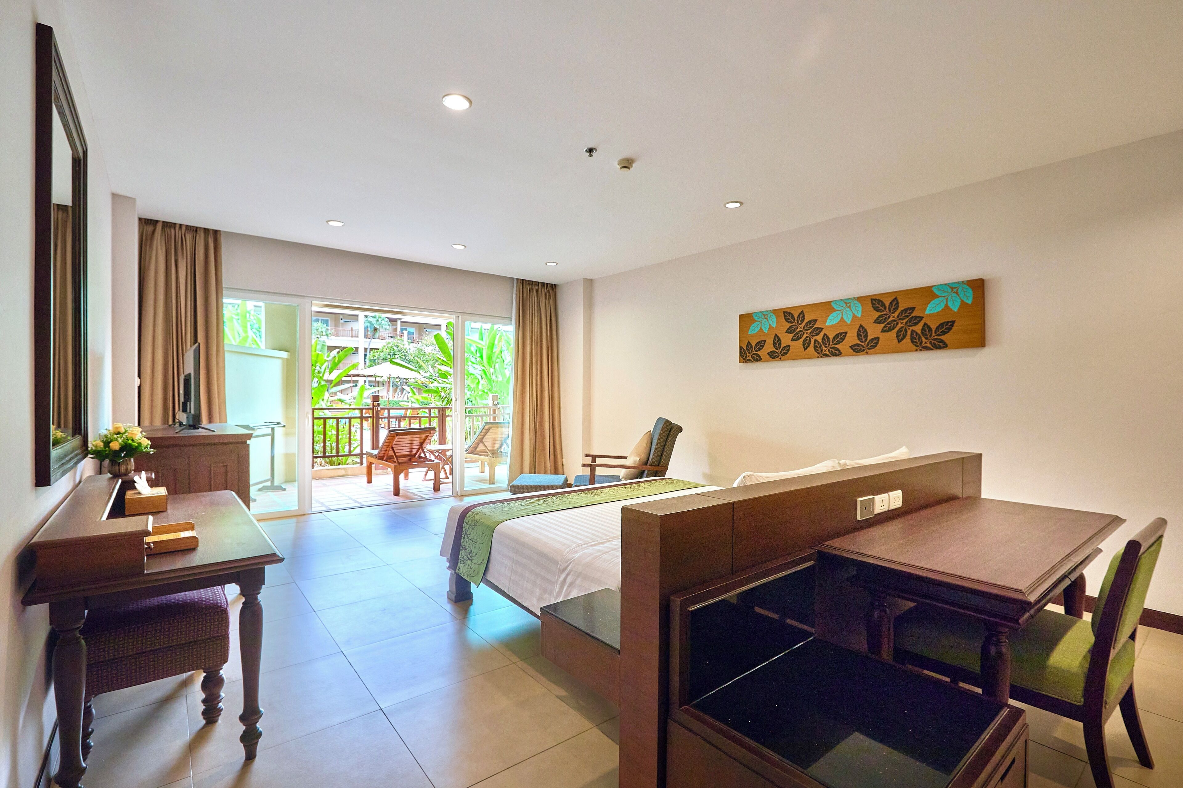Deluxe Poolside Terrace Double | Minibar, in-room safe, desk, laptop workspace