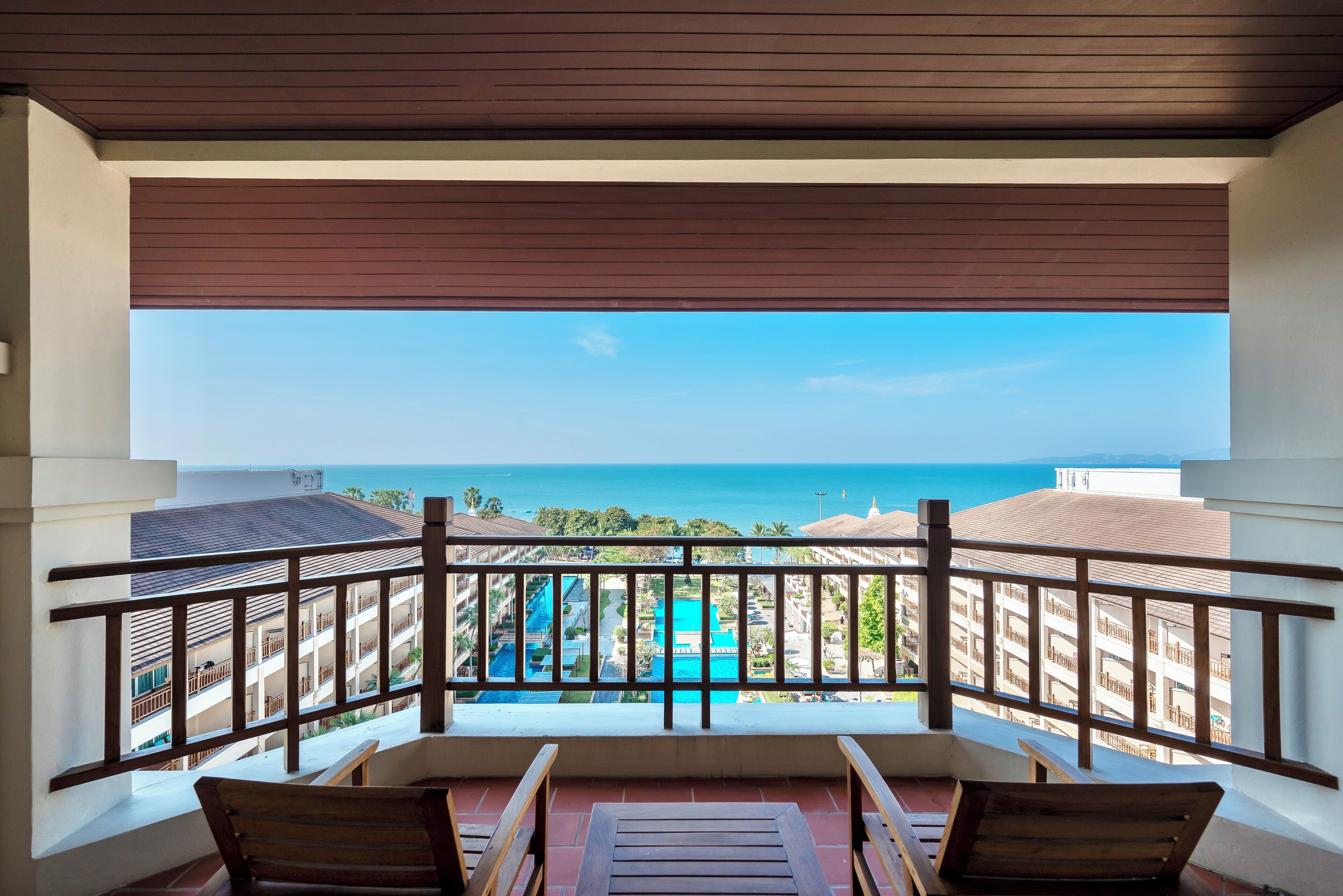 Minibar, caja fuerte, escritorio y espacio para trabajar con un portátil