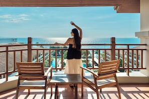 Ocean View Suite | Terrace/patio - The Heritage Pattaya Beachfront Resort (Pattaya)