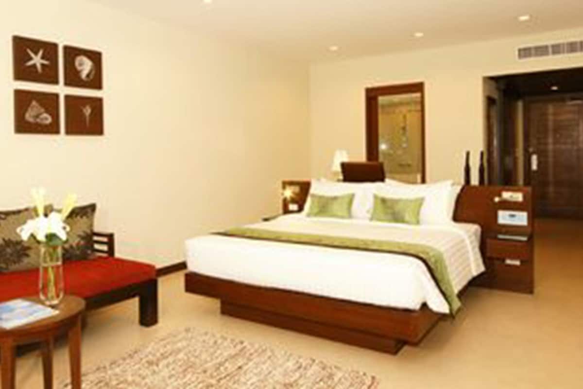 Deluxe Room with Pool Access (Lagoon Room) | Minibar, Zimmersafe, Verdunkelungsvorhänge, schallisolierte Zimmer