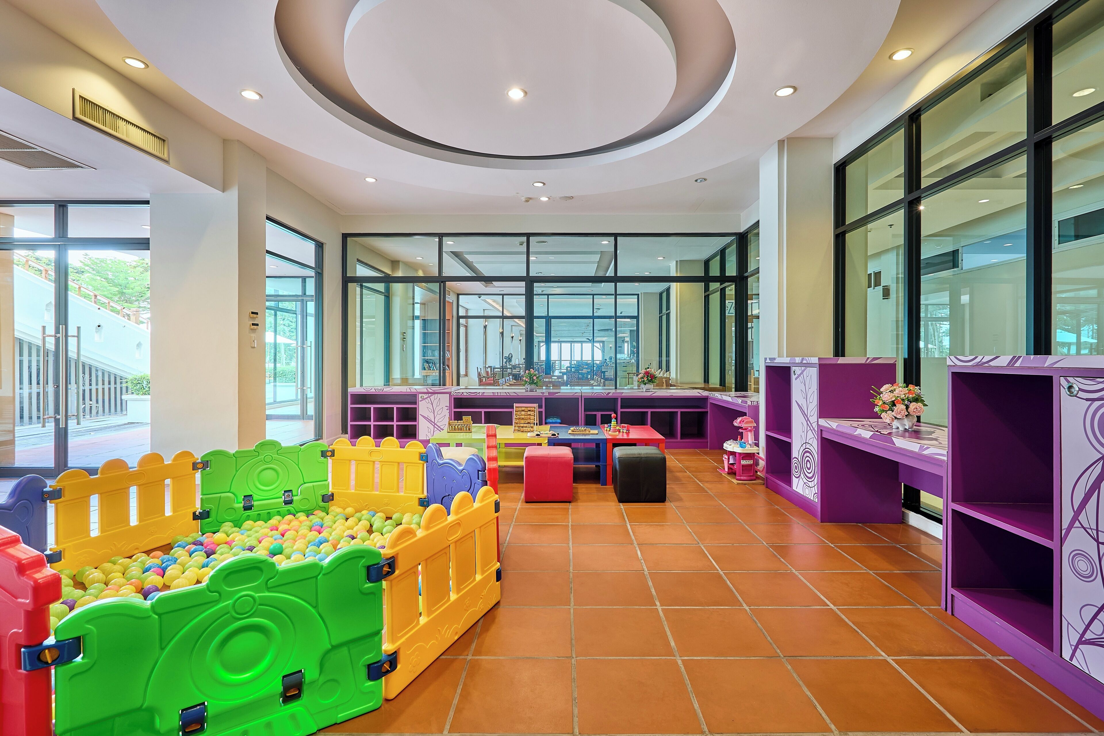 Área de juegos infantiles techada