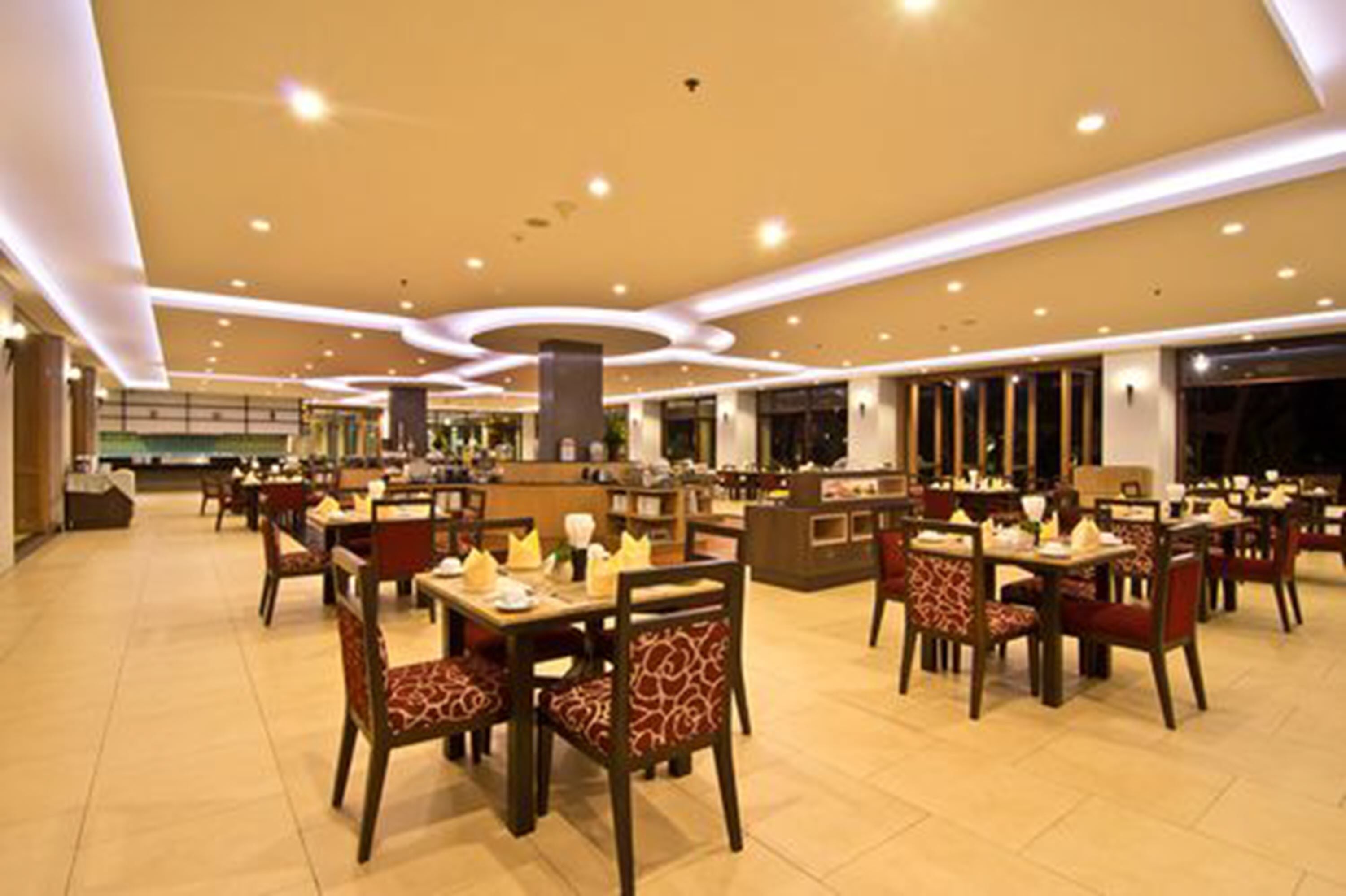 daily buffet breakfast (thb 354 per person)