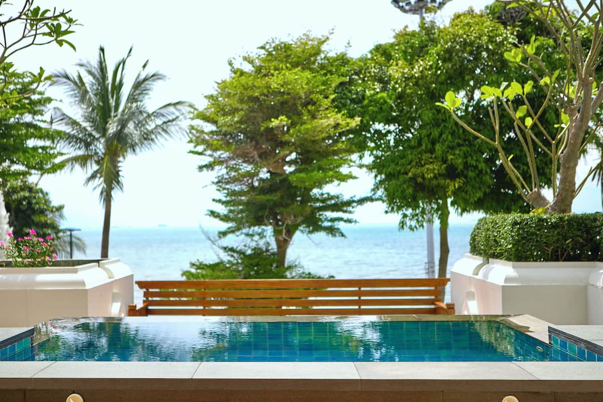 Beachfront Suite | Outdoor pool