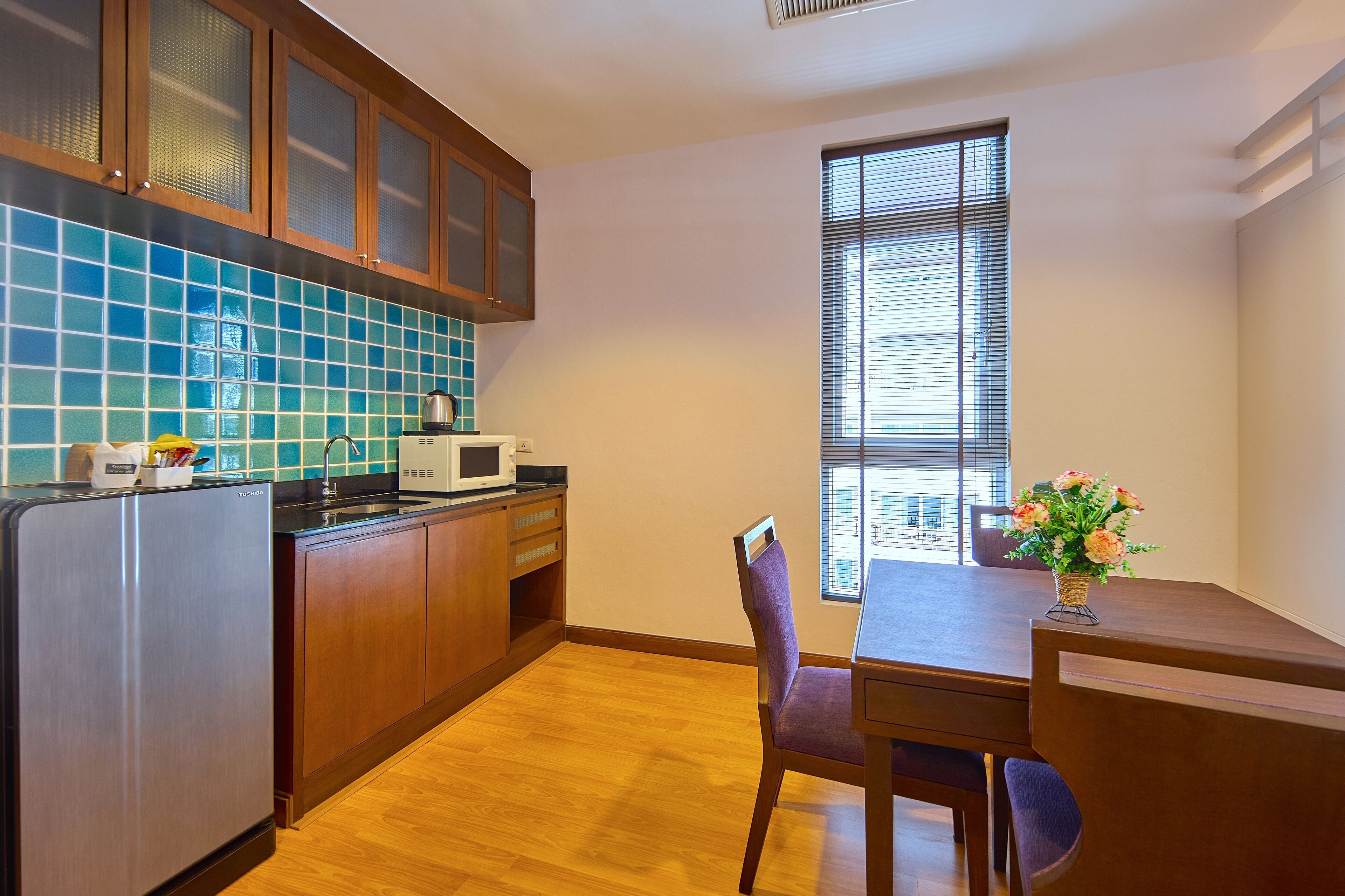 Refrigerador, tetera/pava eléctrica