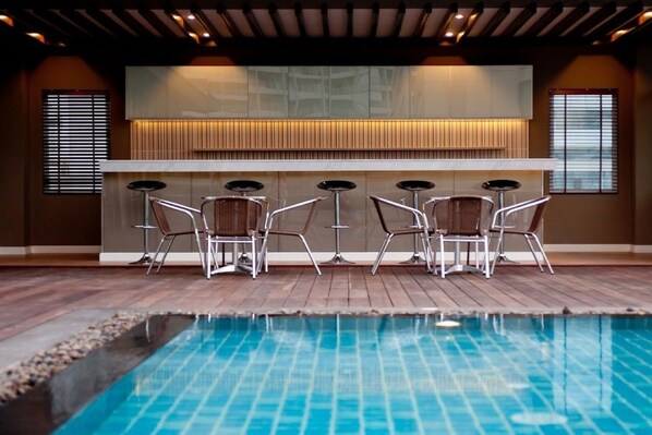 Outdoor pool, pool loungers - The Stay Hotel (Pattaya)