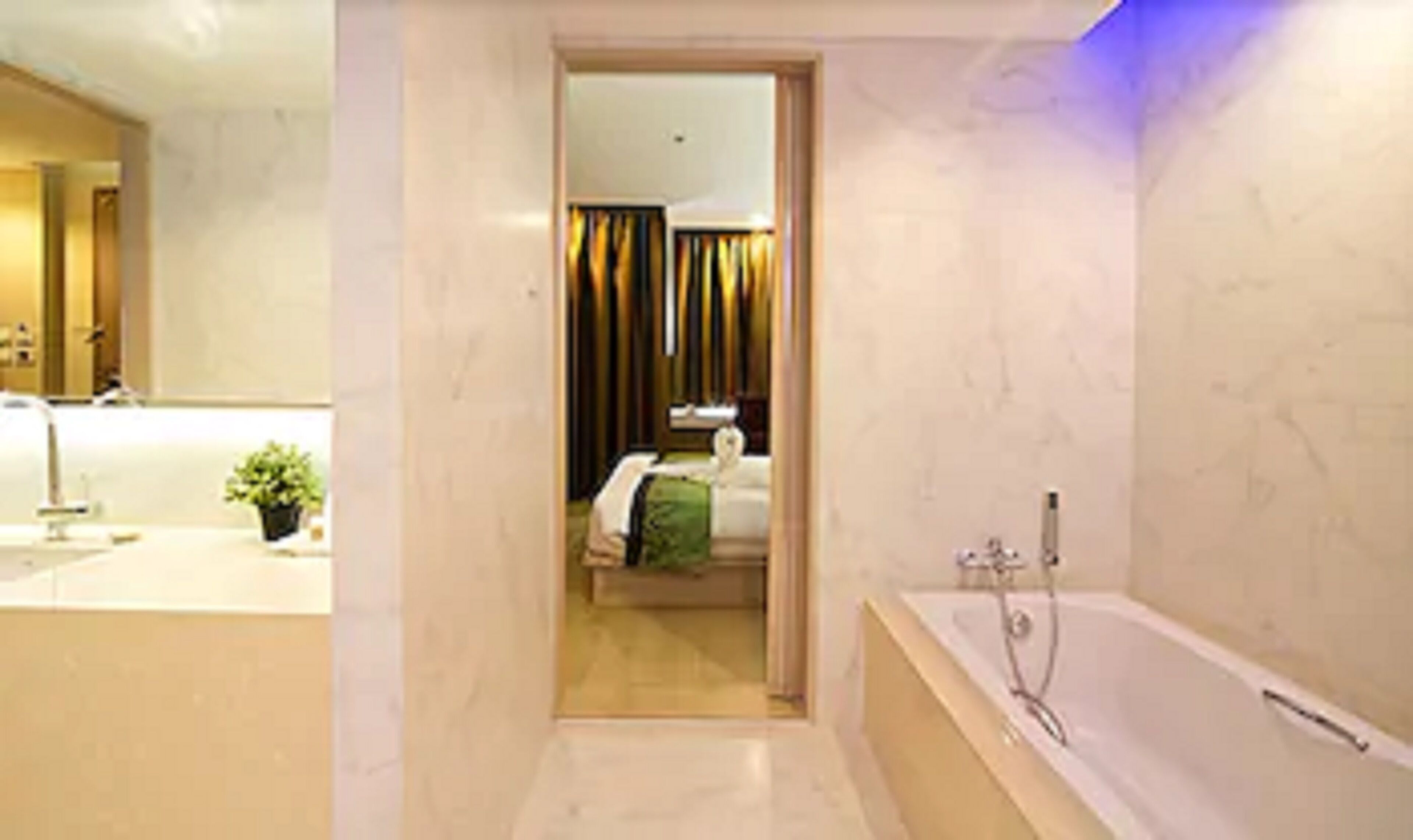 deep-soaking bathtub