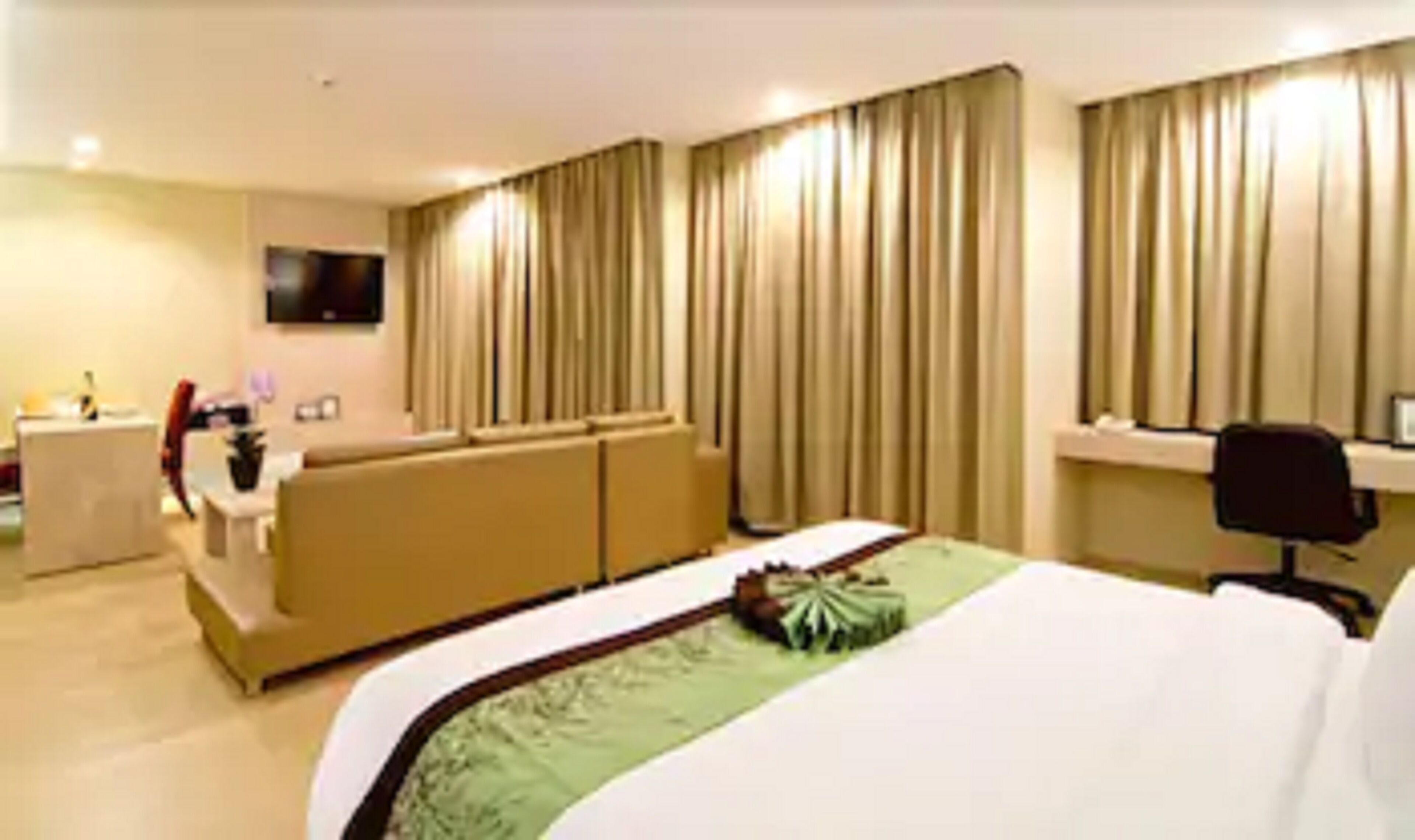 Stay Suite Double Room | Minibar, két bảo mật tại phòng, bàn, màn/rèm cản sáng 