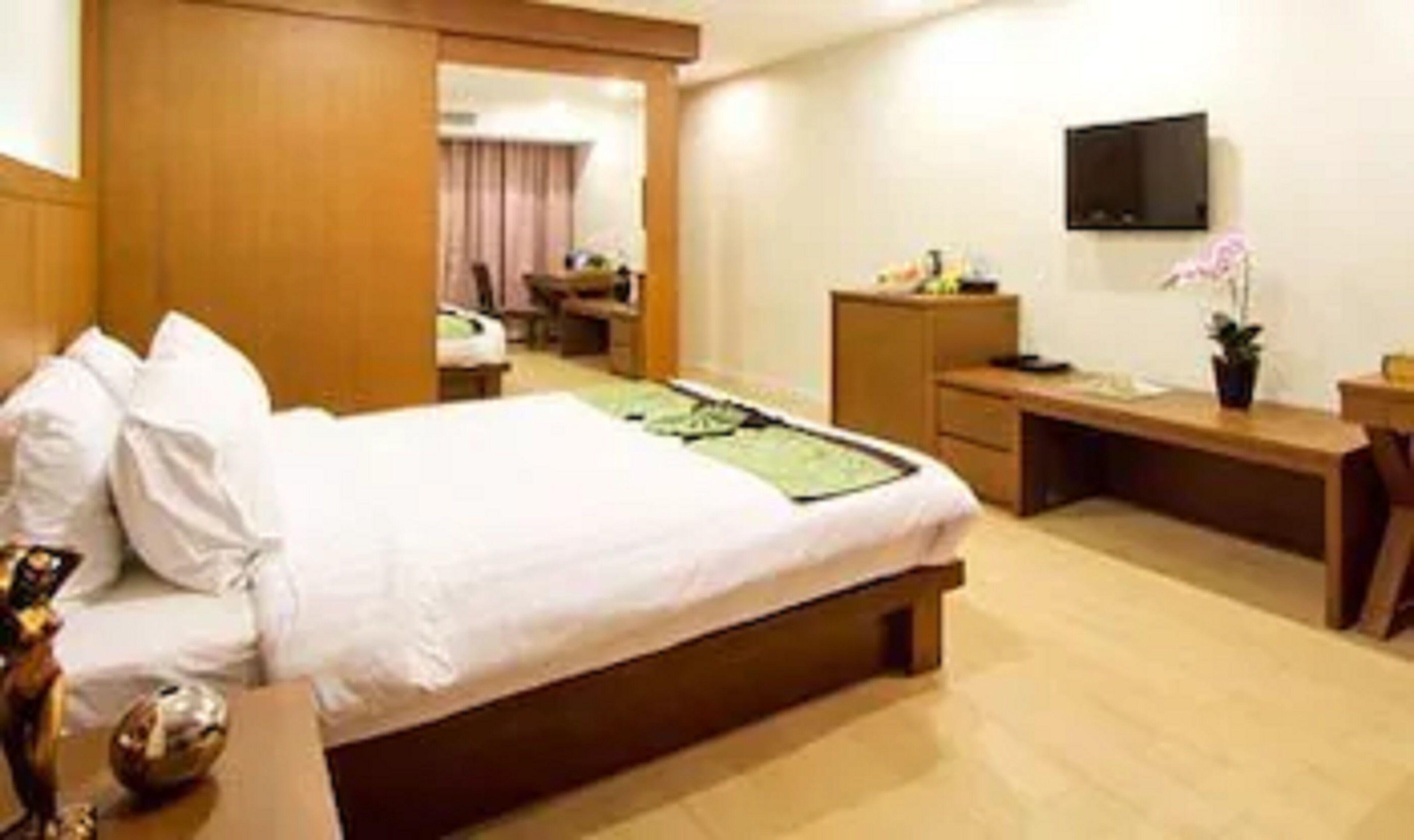 stay superior double room | minibar, in-room safe, desk, blackout curtains