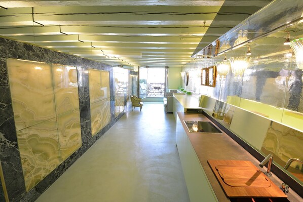 Apartment, 1 Schlafzimmer | Eigene Kochnische | Kühlschrank, Mikrowelle, Ofen, Herdplatte