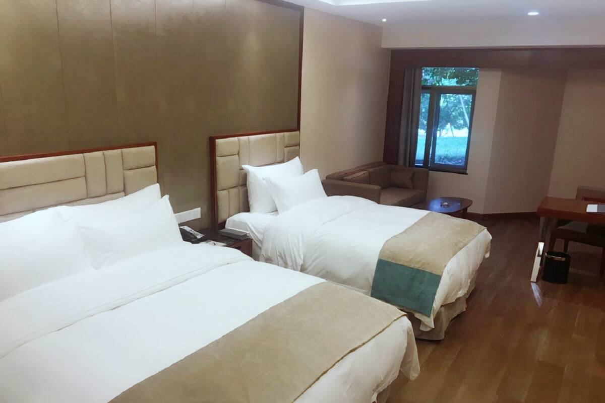 Minibar, in-room safe, desk, blackout curtains