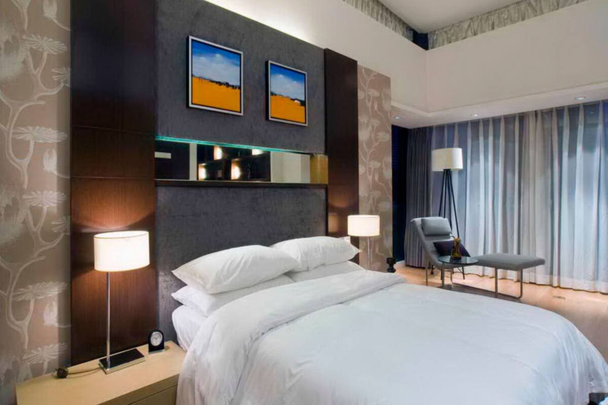 Minibar, in-room safe, desk, blackout curtains