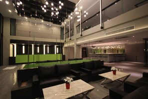 Lobby sitting area - Season Five Hotel (Pattaya)