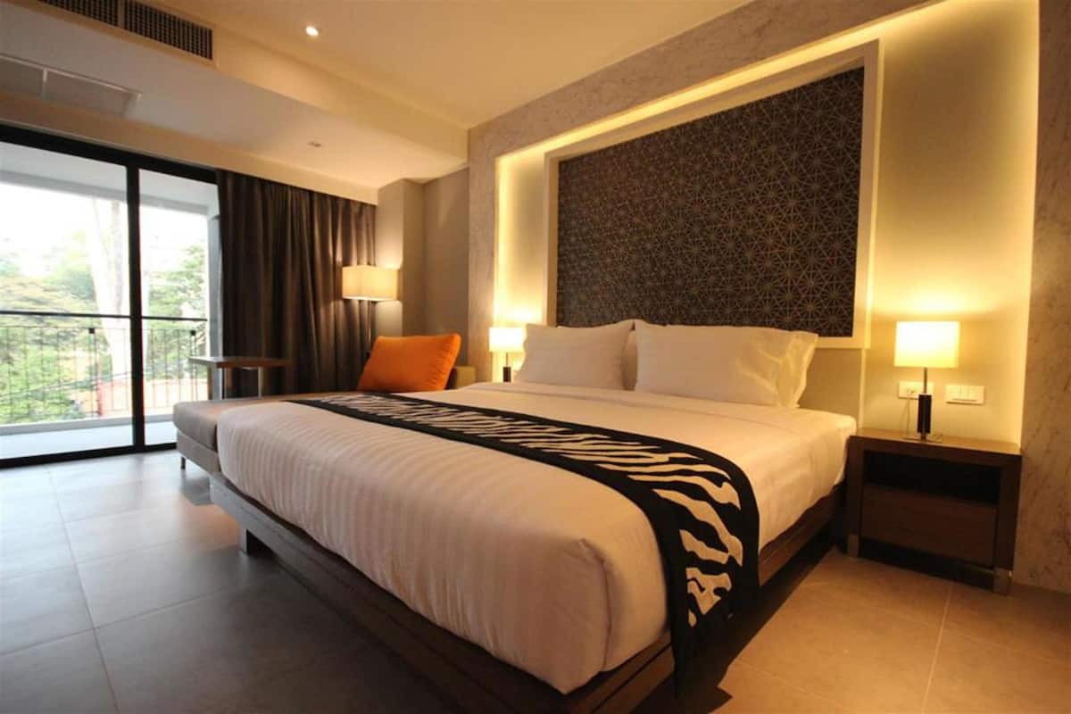 In-room safe, desk, blackout drapes, free WiFi