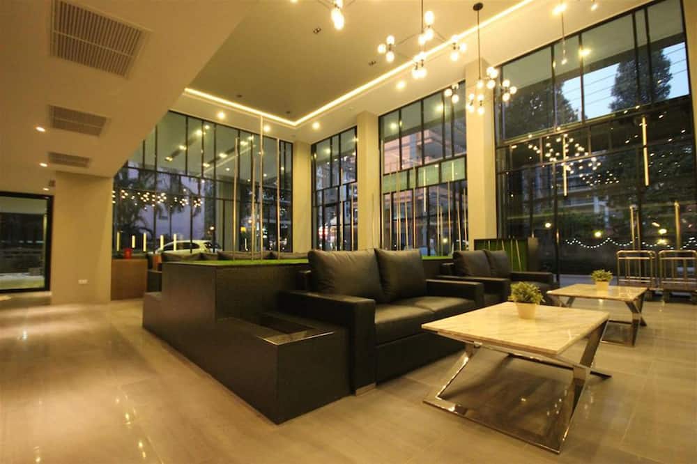 Season Five Hotel
