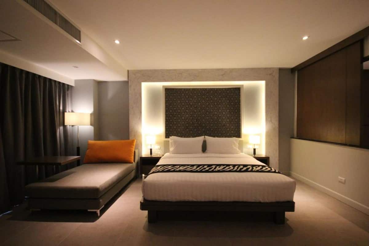 Deluxe Double Room | In-room safe, desk, blackout drapes, free WiFi