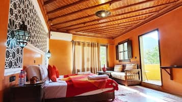 Quarto superior, vista para o jardim (Tangier) | Roupas de cama premium, cofres nos quartos