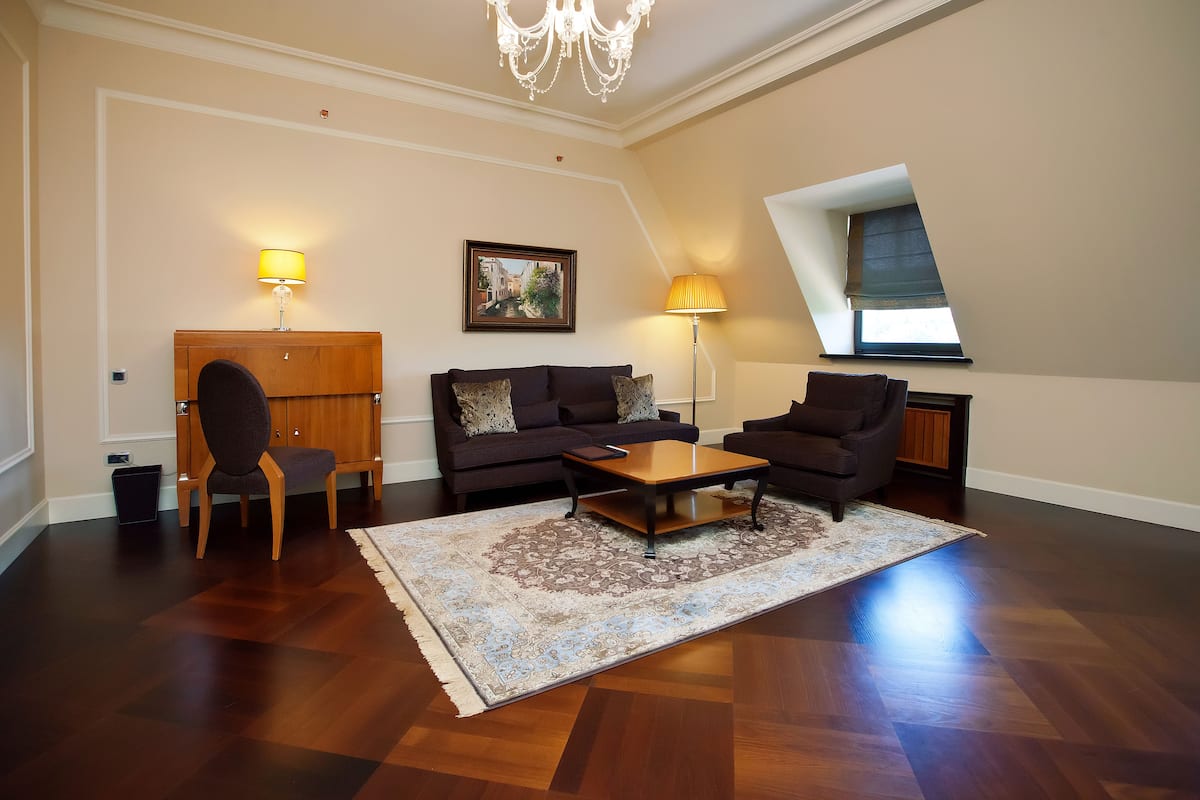 Luxury Suite, 1 Bedroom | Living area