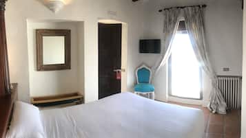 Suíte júnior, terraço (Bridge view) | Roupas de cama premium, edredons de pluma, cofres nos quartos