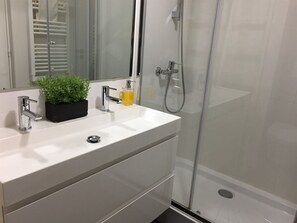 Hair dryer, bidet, towels, shampoo - SantoSweethome 1 (Lisbon)