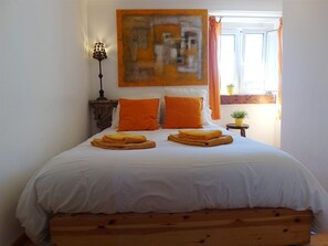 Sistema de insonorización, cunas gratuitas, wifi gratis y ropa de cama 