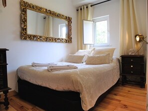 Apartamento, sacada (SantoSweethome 2B) | Quartos à prova de som, berços grátis, Wi-Fi de cortesia, roupa de cama