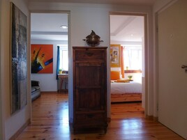 Sistema de insonorización, cunas gratuitas, wifi gratis y ropa de cama 