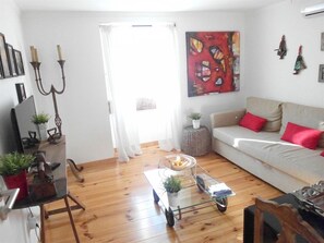 Apartment (SantoSweethome 4A) | Living area - SantoSweethome 1 (Lisbon)