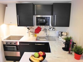 Sistema de insonorización, cunas gratuitas, wifi gratis y ropa de cama 