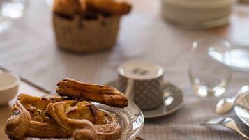 Free daily continental breakfast