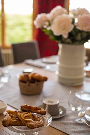 Free daily continental breakfast