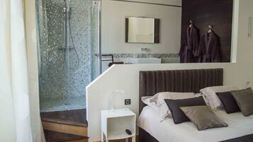 Individually decorated, soundproofing, cots/infant beds, free WiFi