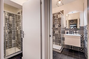 Classic Triple Room (Private External Bathroom) | Bathroom | Free toiletries, hair dryer, towels - AwesHome - Vintage Rooms (Pisa)