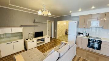 Perhehuoneisto, 2 makuuhuonetta, keittiö, kaupunkinäköala | 1 makuuhuone, äänieristys, silitysrauta/-lauta, ilmainen Wi-Fi