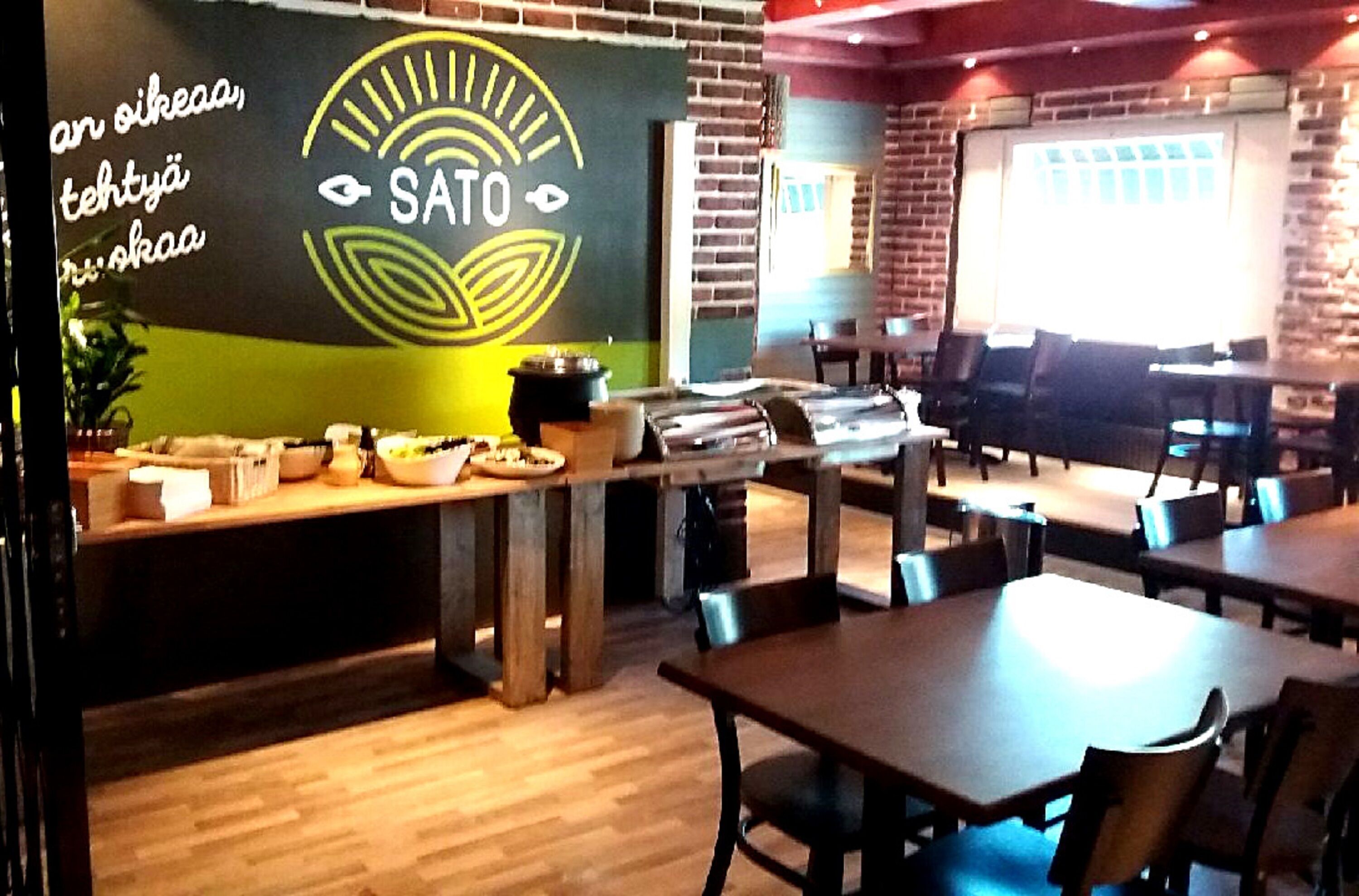 Petit déjeuner buffet (10 EUR par personne)