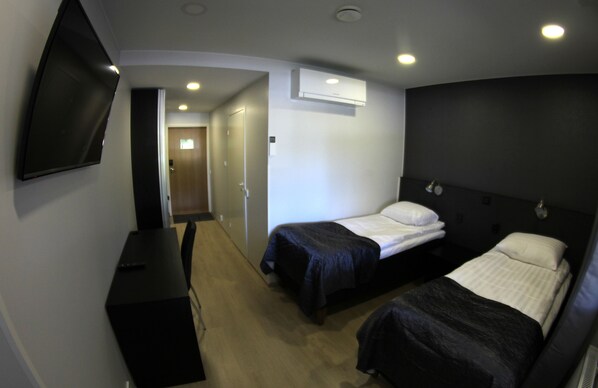 Kamar Twin Superior, sauna (Balcony) | Meja kerja, tirai kedap cahaya, kedap suara, dan setrika/meja setrika