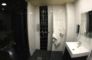 Kamar Twin Superior, sauna (Balcony) | Kamar mandi | Shower, pengering rambut, kloset, dan handuk