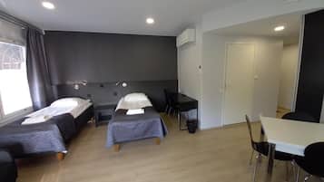 Bureau, rideaux occultants, chambres insonorisées