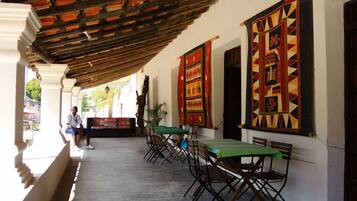 Tempat makan outdoor