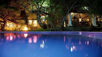 Kolam renang outdoor