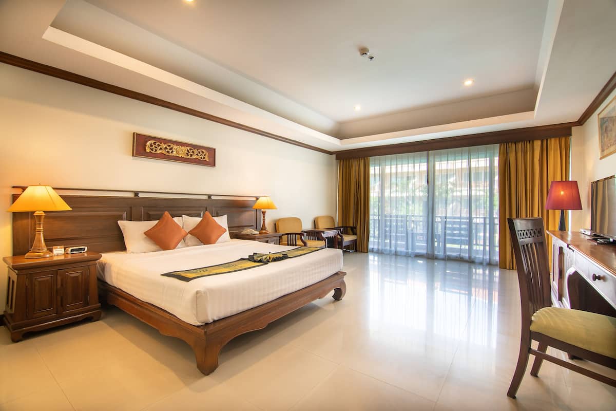 Free minibar items, in-room safe, desk, blackout curtains