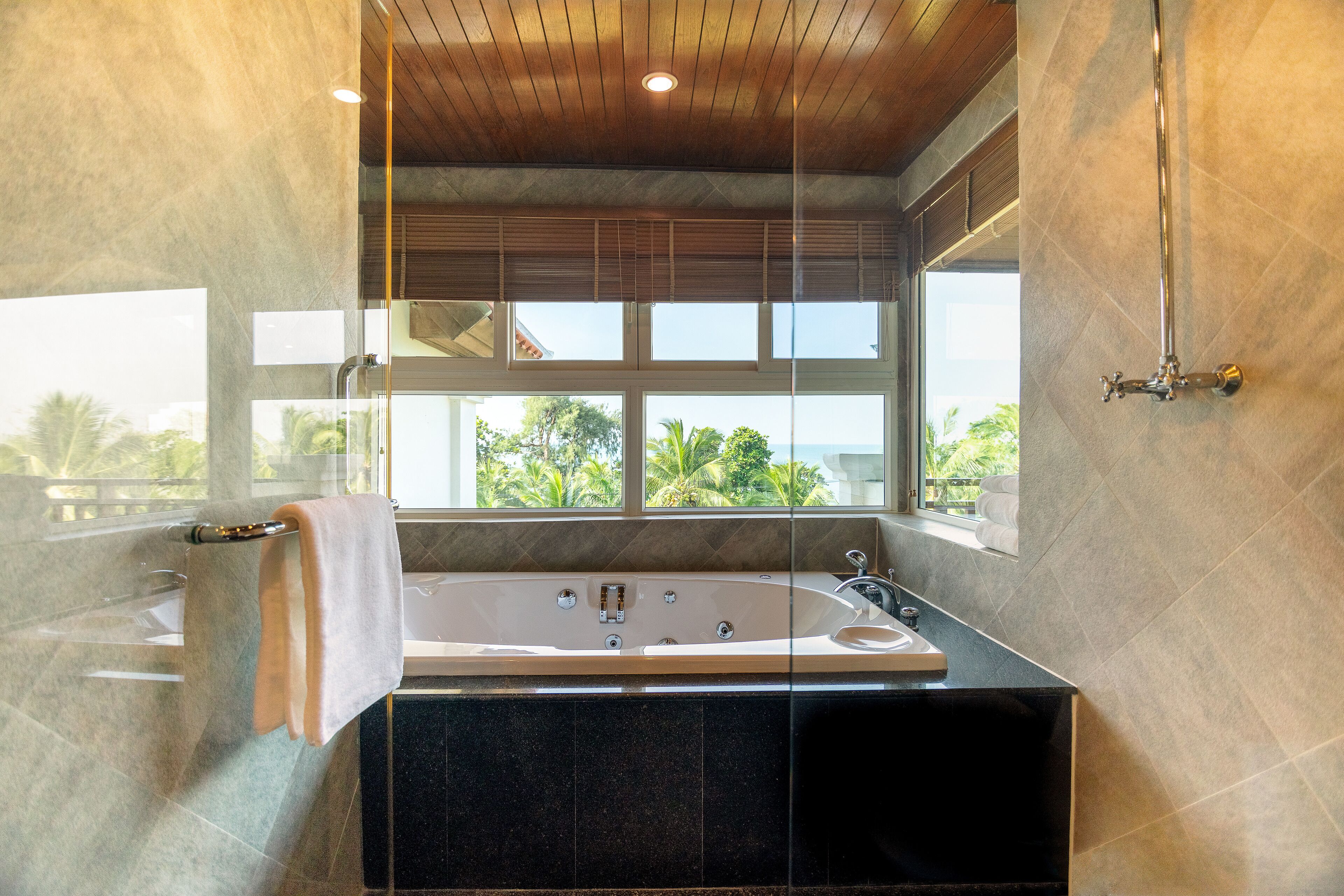 executive room, 2 bedrooms, non smoking | 1 bedroom, free minibar items, in-room safe, desk